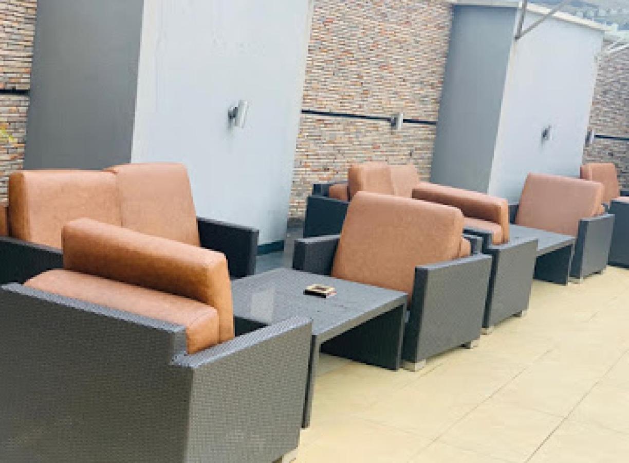 Room In Lodge - Owu Crown Hotel, Ibadan Exterior foto