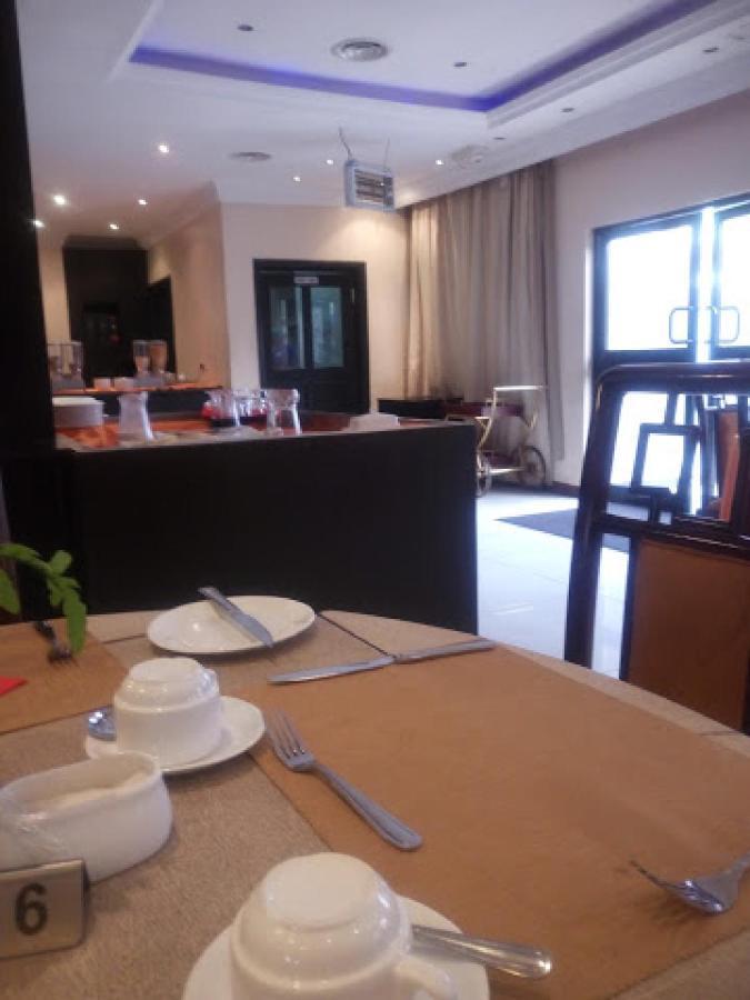 Room In Lodge - Owu Crown Hotel, Ibadan Exterior foto